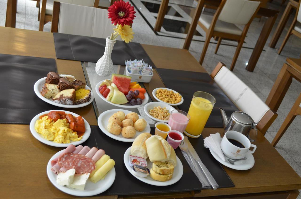 Constantino Hotel E Eventos Жуїз-ді-Фора Екстер'єр фото A typical continental breakfast