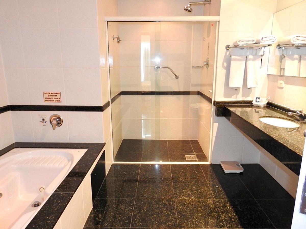 Constantino Hotel E Eventos Жуїз-ді-Фора Екстер'єр фото A shower cubicle