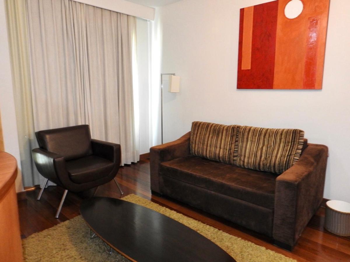 Constantino Hotel E Eventos Жуїз-ді-Фора Екстер'єр фото A living room