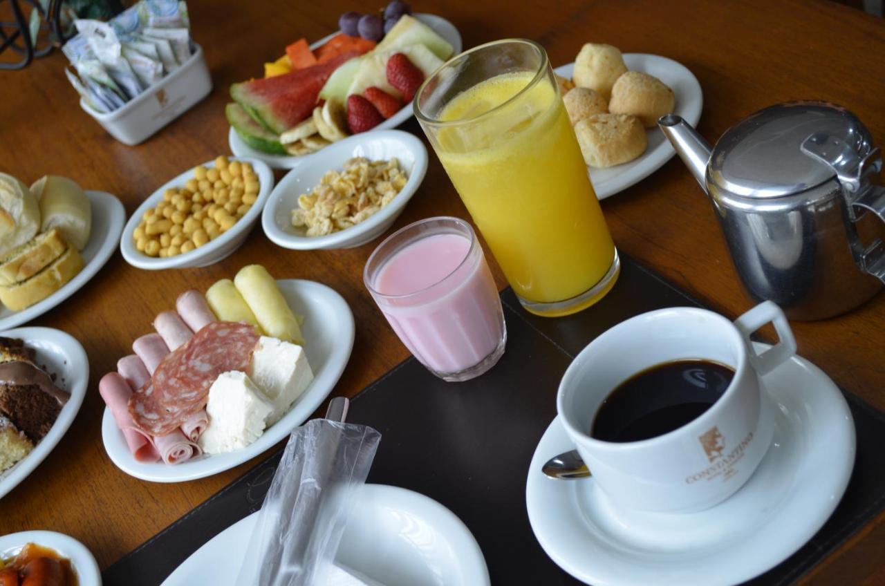 Constantino Hotel E Eventos Жуїз-ді-Фора Екстер'єр фото A typical breakfast in Brazil