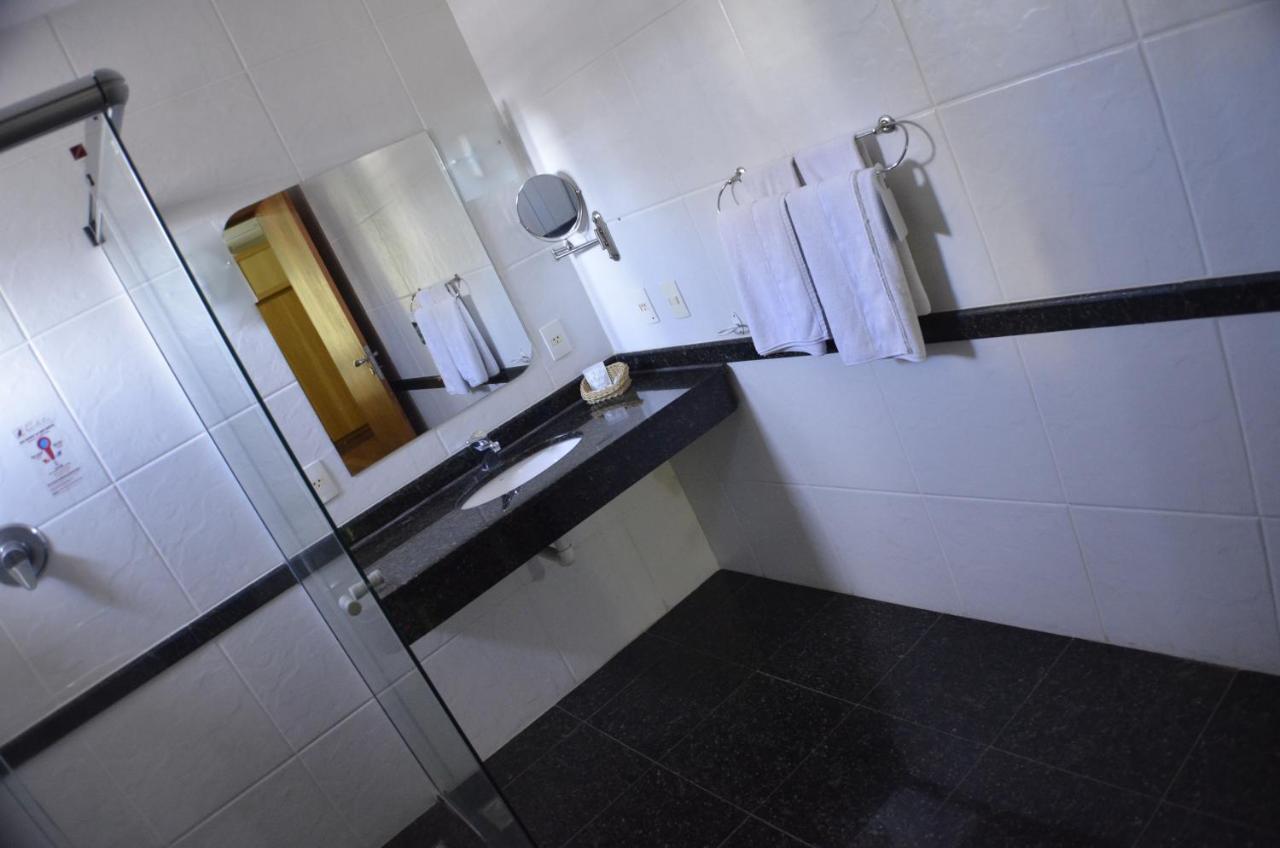 Constantino Hotel E Eventos Жуїз-ді-Фора Екстер'єр фото Bathroom
